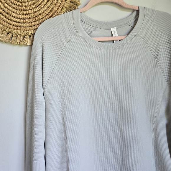 Athleta, New, Pearl Gray Flurry Seamless Crewneck Unstinkable LS Top, Size XL - Picture 3 of 12
